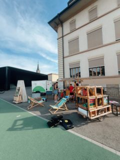 L’ambiance Dé-am-Bulle à la Tour-de-Trême c’était ça 👆
Chasse au trésor, activité cuisine, bataille d’eau, rencontre avec la police cantonale, diffusions de match FIFA avec lisangabulle , et Street Soccer
Le Centranim était accompagné des charrettes @association.espacetemps 🌳
MERCI